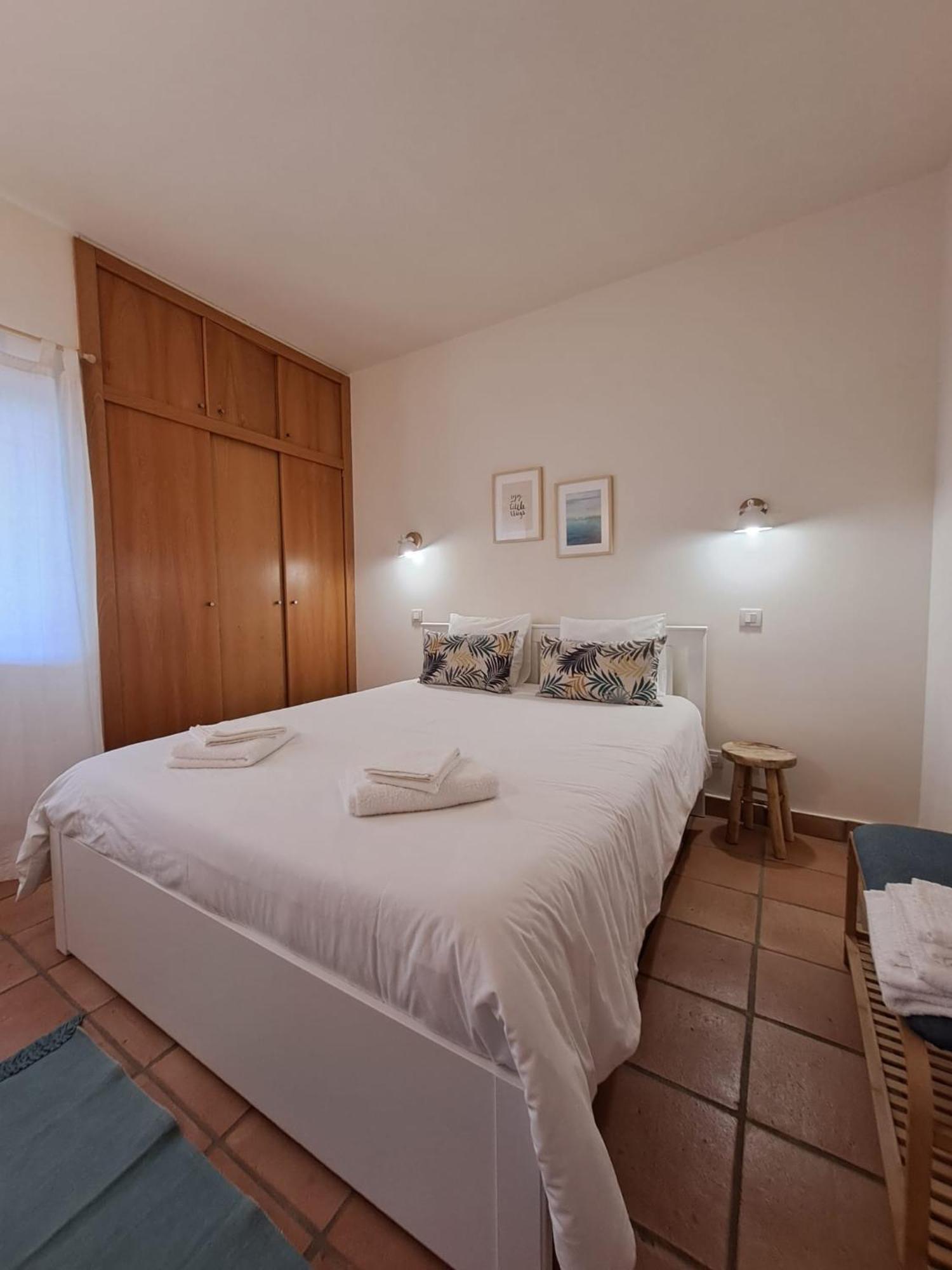 Sea View Apartment Near Meia Praia Beach In Lagos! Room photo
